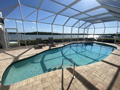 Overlook Nature Preserve in Private 5 Bedroom Waterfront Home
