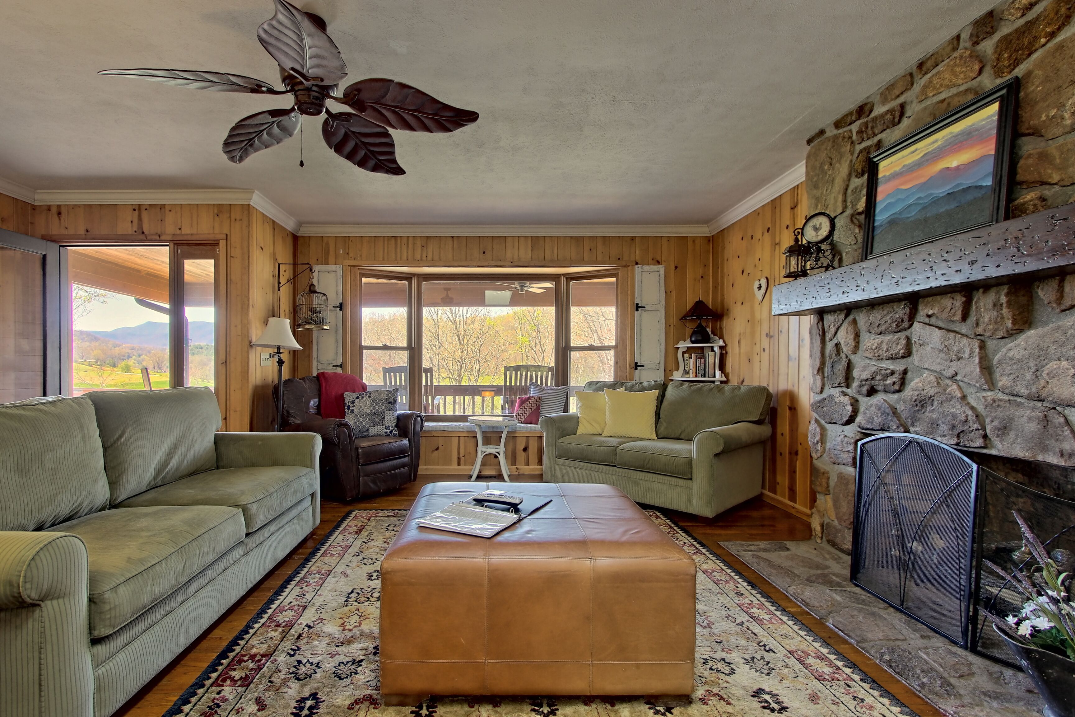 All KING BEDS in the bedrooms. Mountain Views, Pets OK, WiFi, Sat TV, Firepit