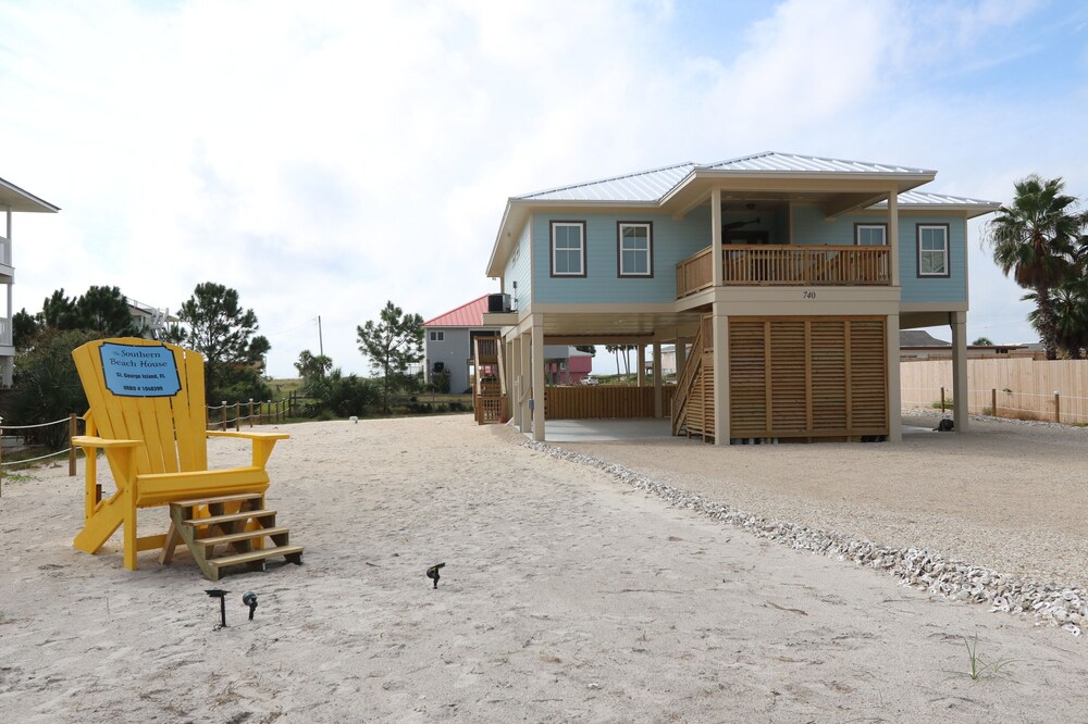 Gorgeous Gulf views! 4BR and 4BA, Private Pool and Steps to the Gulf...