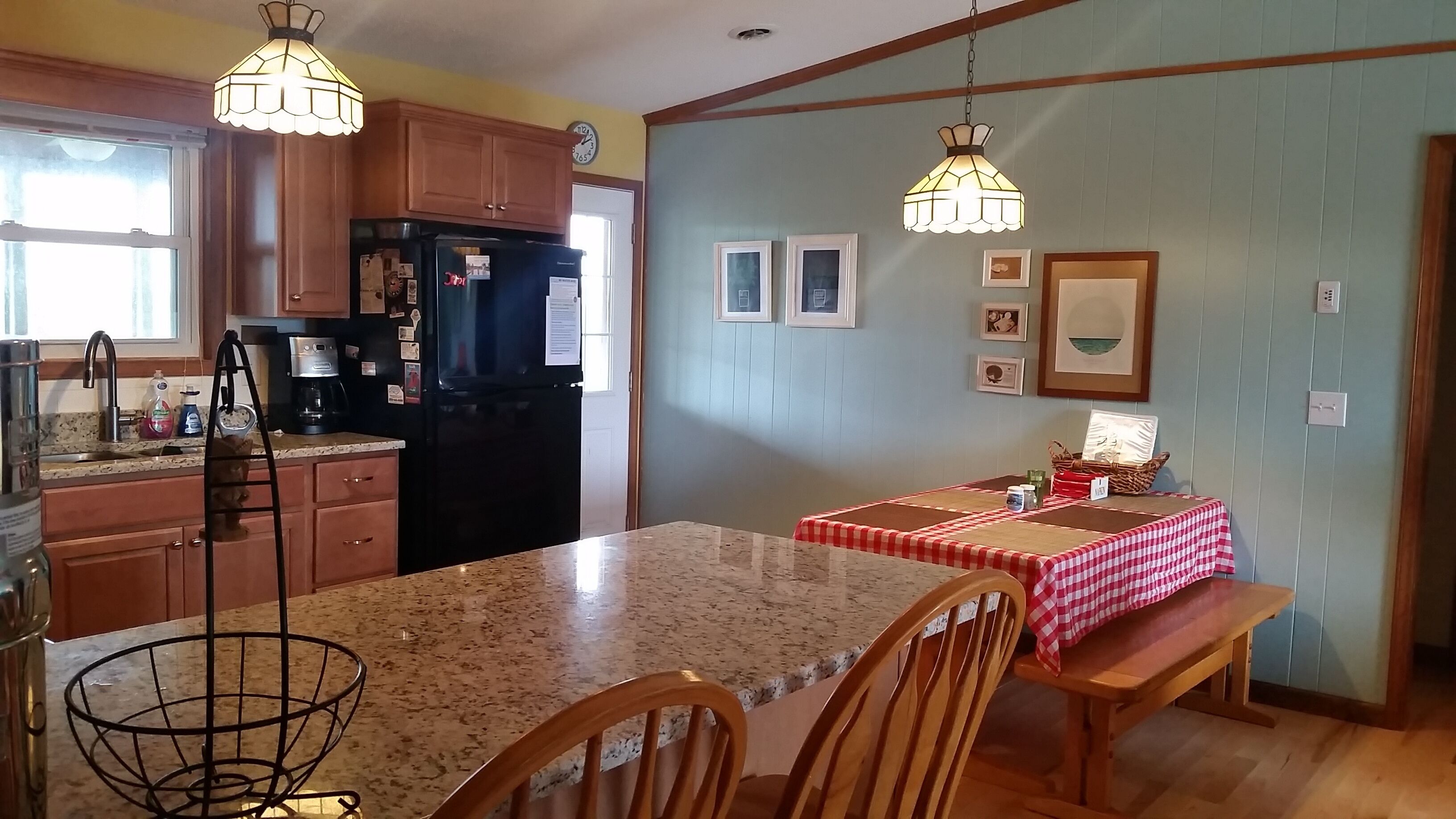 Quick beach access, dog friendly with $50 fee, linens provided, late check out