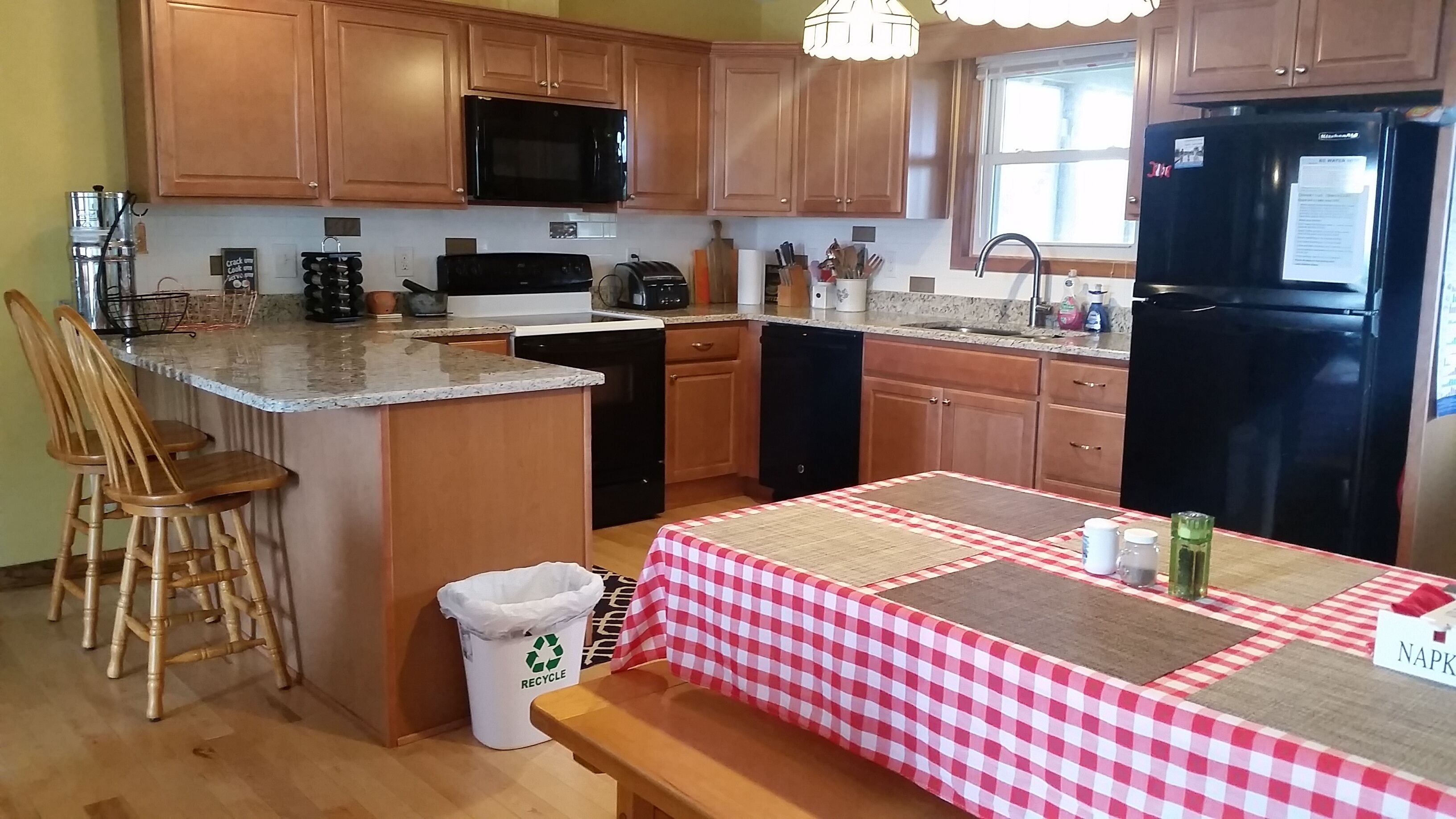 Quick beach access, dog friendly with $50 fee, linens provided, late check out