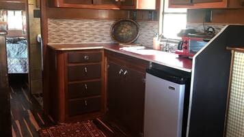 Fridge, microwave, dishwasher, coffee/tea maker