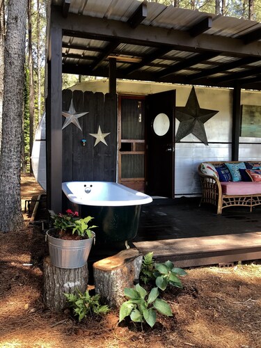 Spotted Fawn Farm/Vintage “Don” restored 1951 airstream/Richardson tiny house