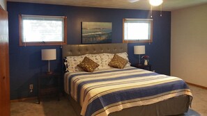 3 bedrooms, iron/ironing board, travel cot, WiFi - Secluded Lake Retreat (Dowling)