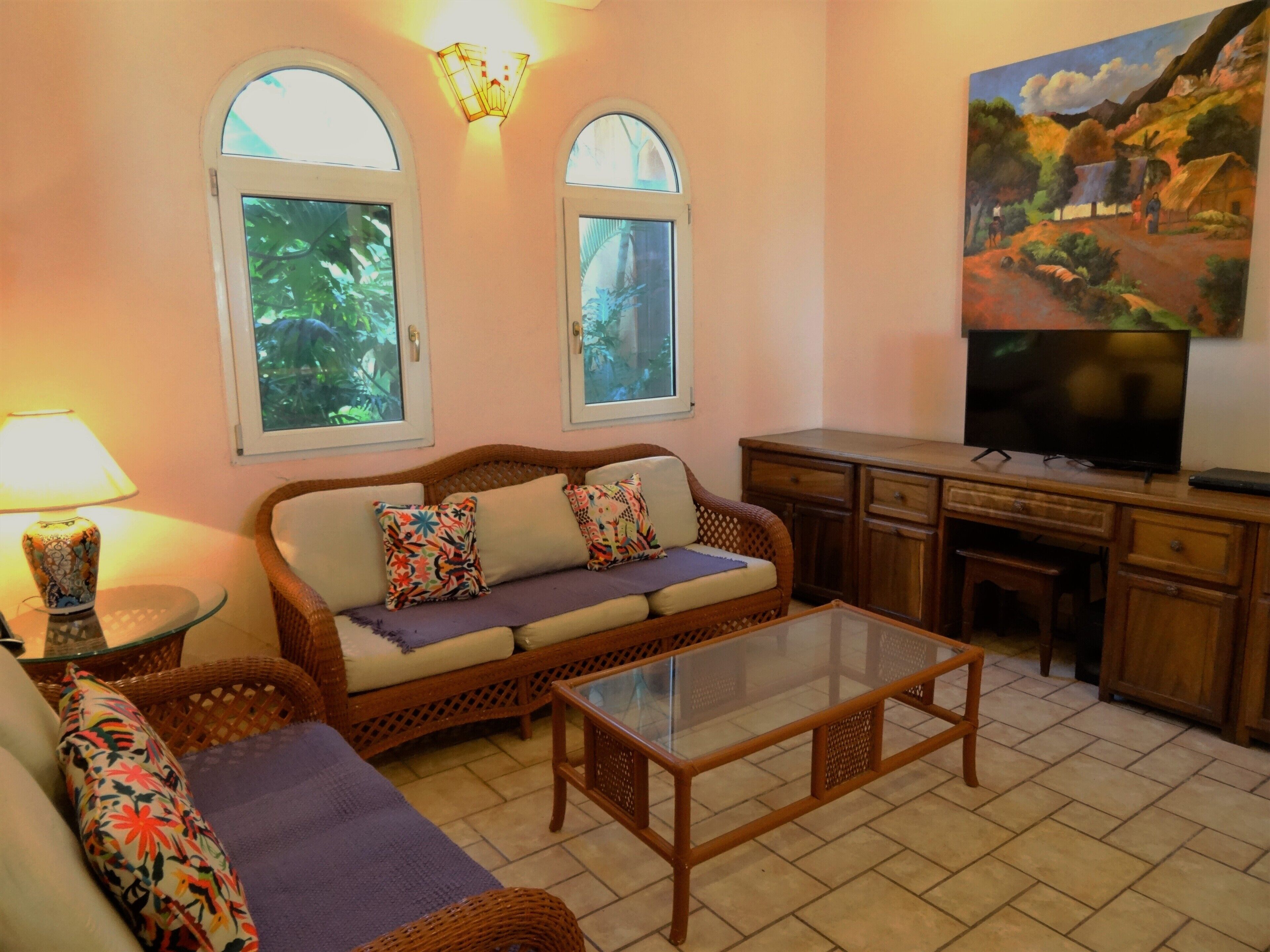 Beachfront, Heated Pool, Beautiful Gardens, Close Restaurants walking