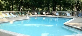Loon Mountain / Riverfront Condo Sleeps 6 