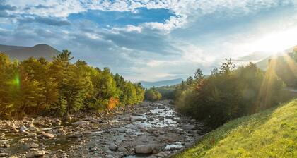 Loon Mountain / Riverfront Condo Sleeps 6