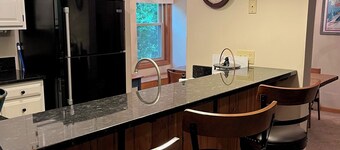Loon Mountain / Riverfront Condo Sleeps 6 