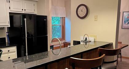 Loon Mountain / Riverfront Condo vuodepaikkoja 6