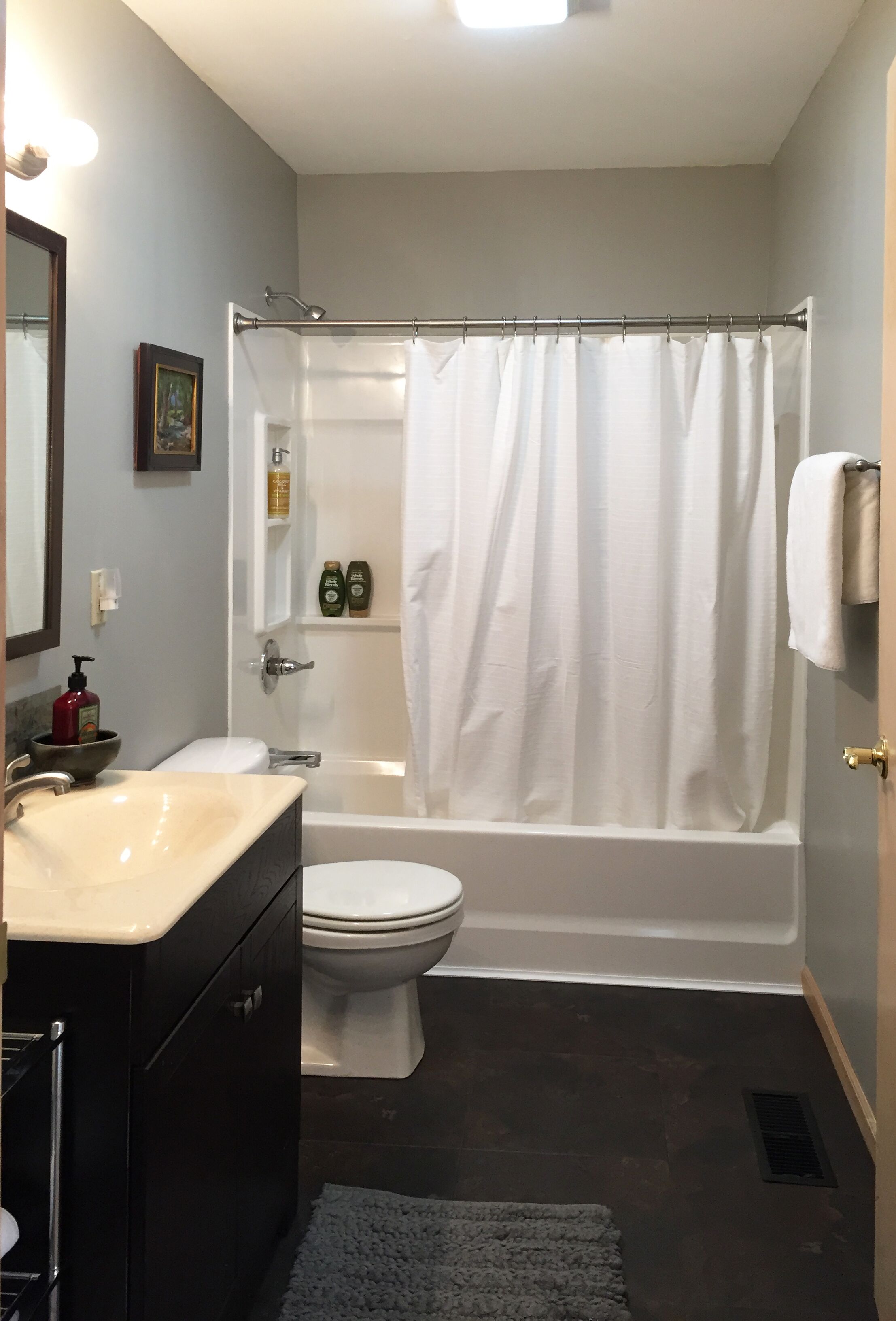 Cozy Cottage, Fully Furnished, Quiet Downtown Neighborhood