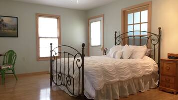 1 makuuhuone, työpöytä, silitysrauta/-lauta, Wi-Fi