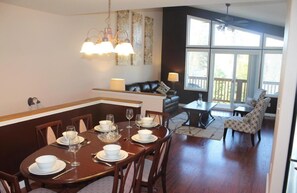 Dining - Luxurious Townhome Minutes From Beautiful Downtown, Golf Course, And Ski Area (Whitefish)