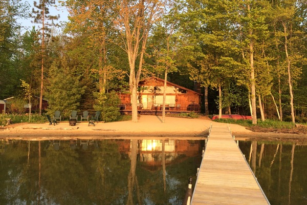 Idyllic setting for lakeside leisure. Private beach, 100 ft. front, sandy-bottom
