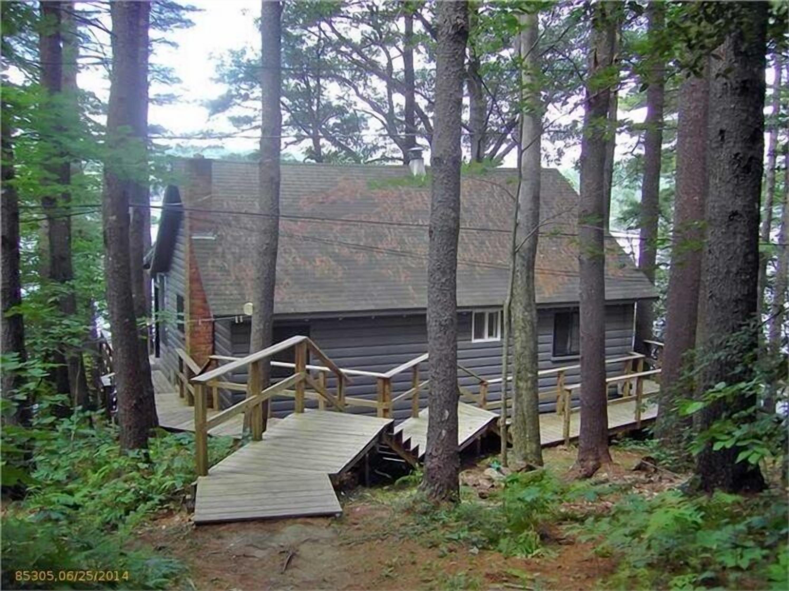 Thompson Lake - Waterfront log style home sleeps 6+