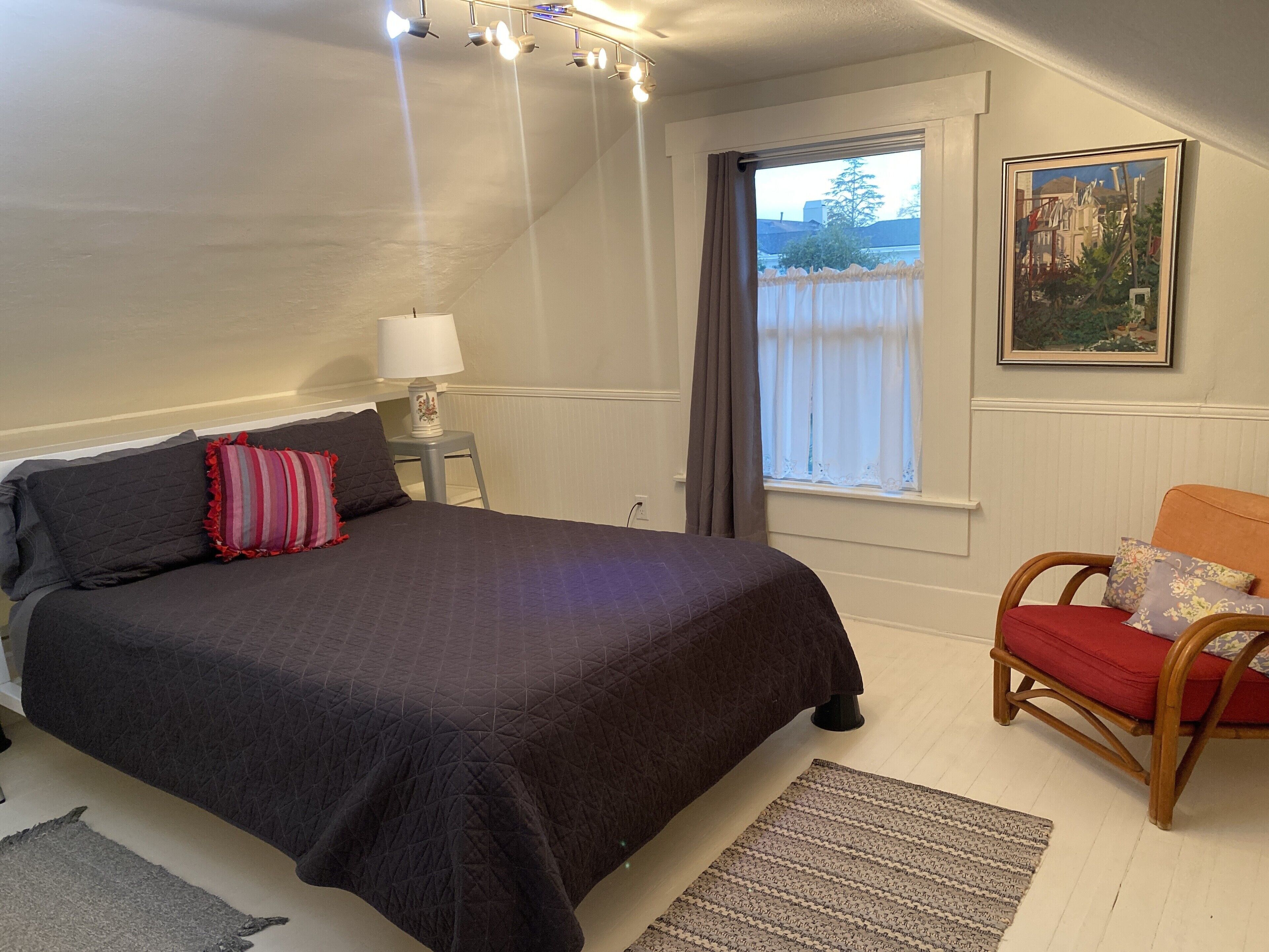 Classic Pasadena Neighborhood near everything