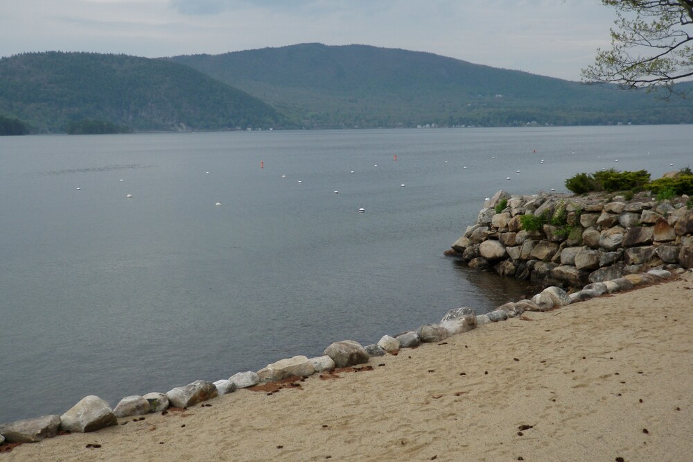 Whittemore Shores Cottage On Newfound Lake, Beach & Lake Access, Sleeps 8
