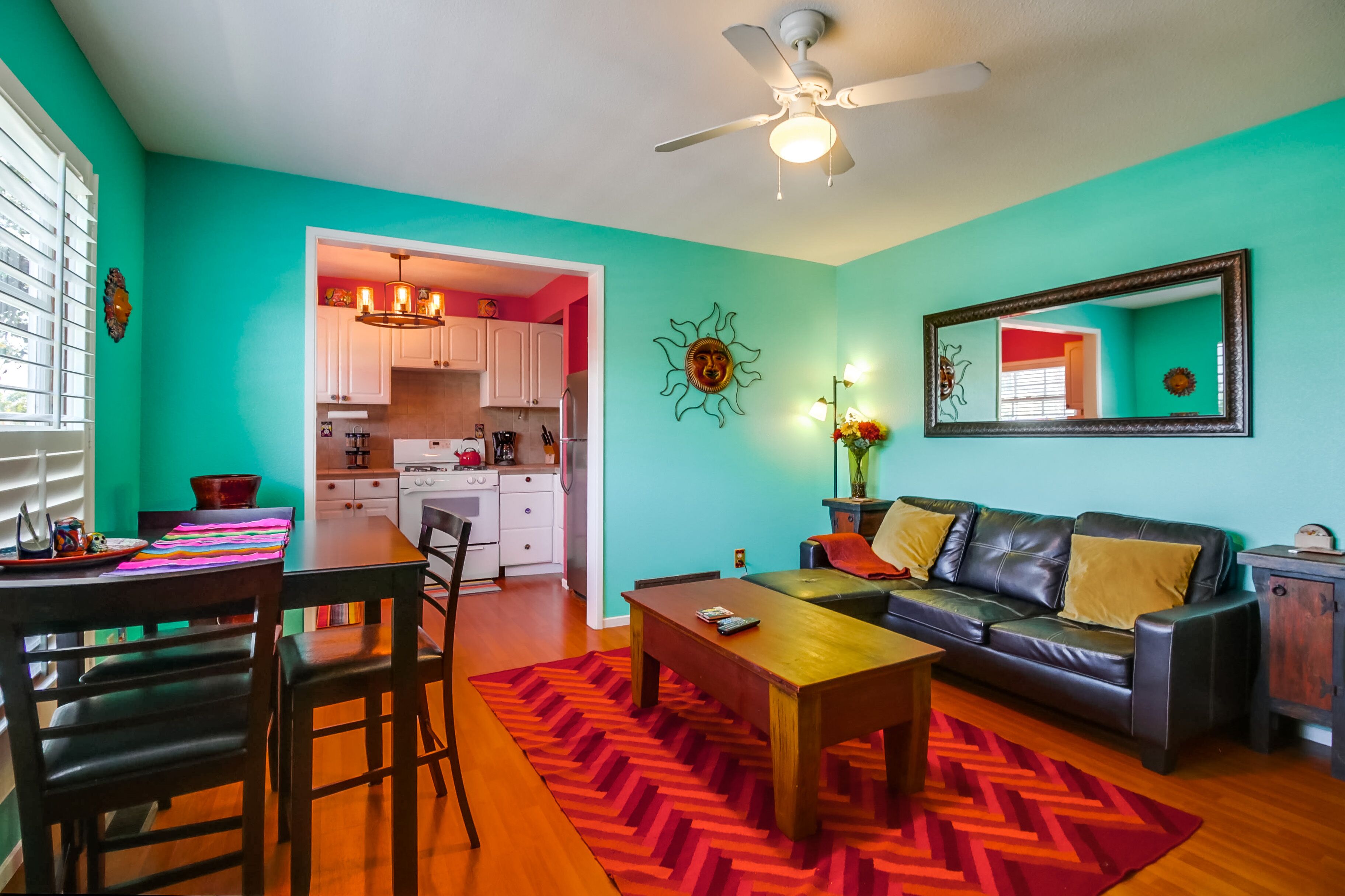 Steps to the water in two directions! Crown Point Peninsula in Mission Bay!