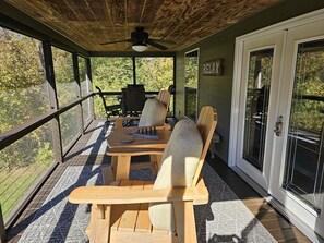 Outdoor dining - Cabin in Southern Illinois - Hot Tub - Romantic Getaway -Shawnee National Forest (Jonesboro)