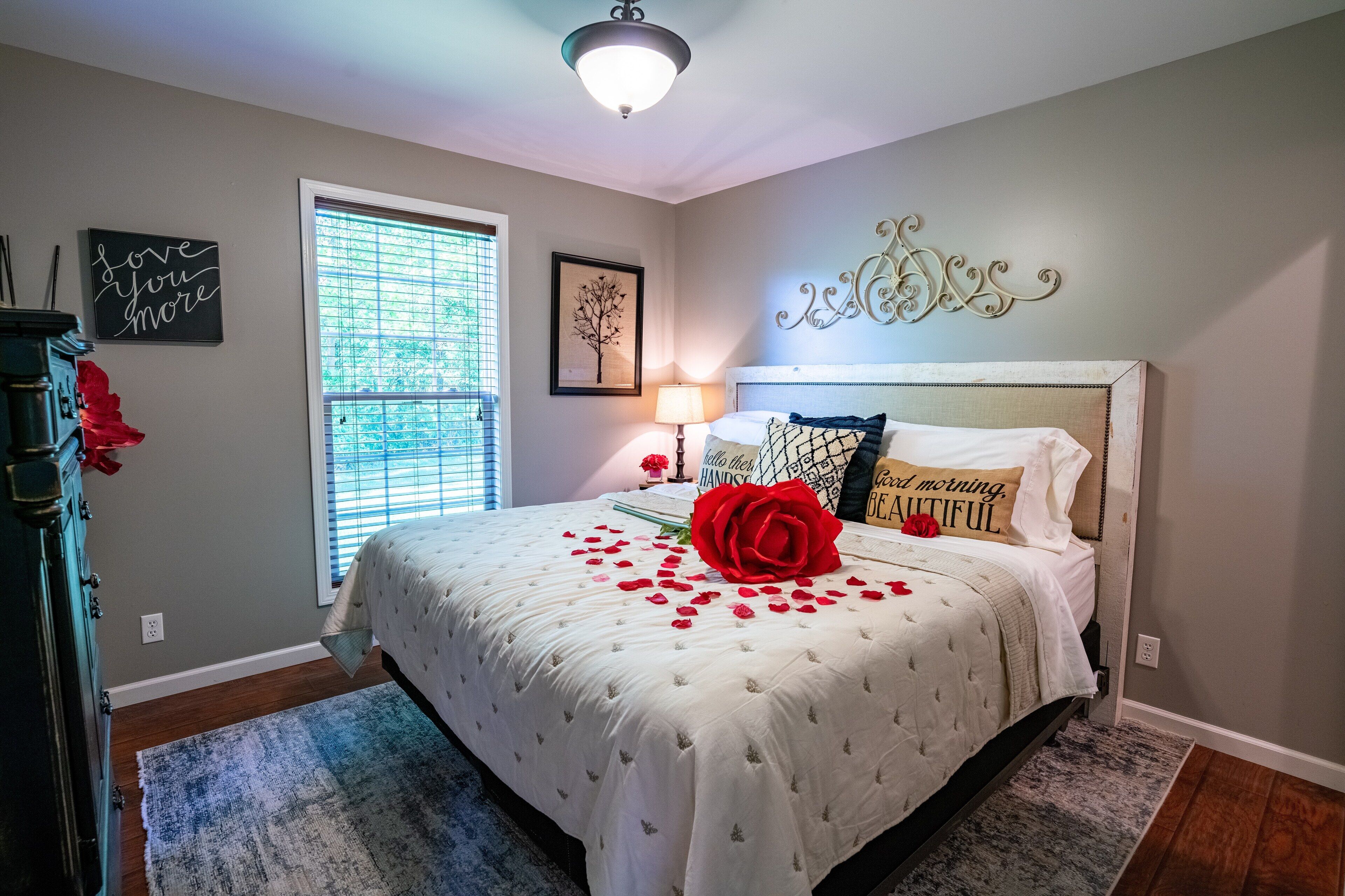 Cabin in Southern Illinois - Hot Tub - Romantic Getaway -Shawnee National Forest