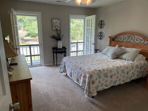 3 bedrooms, iron/ironing board, free WiFi, bed sheets - Charming 3 BR near downtown Charleston , in Desirable Mt. Pleasant (Mt Pleasant)