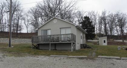 Lakeview Bungalow Retreat on Captain Ron's #8
