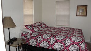 2 quartos, ferros/tábuas de passar roupa, Wi-Fi, roupa de cama