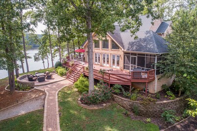 Great Escape-Spacious Peninsula Lot, Amazing Outdoor Spaces, Gentle Slope!