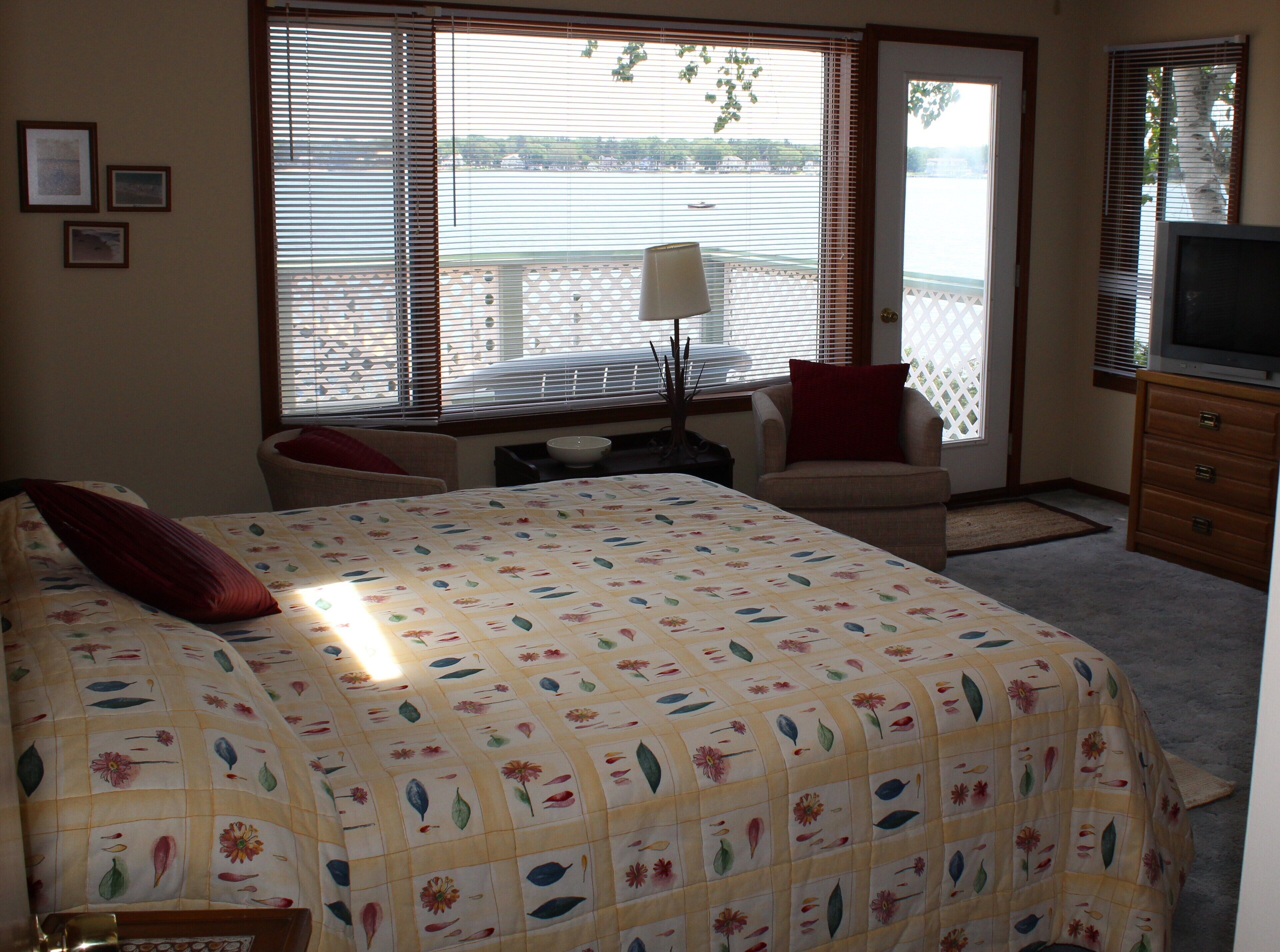 Macatawa Lake Side Cottage by State Park and Bike Trails