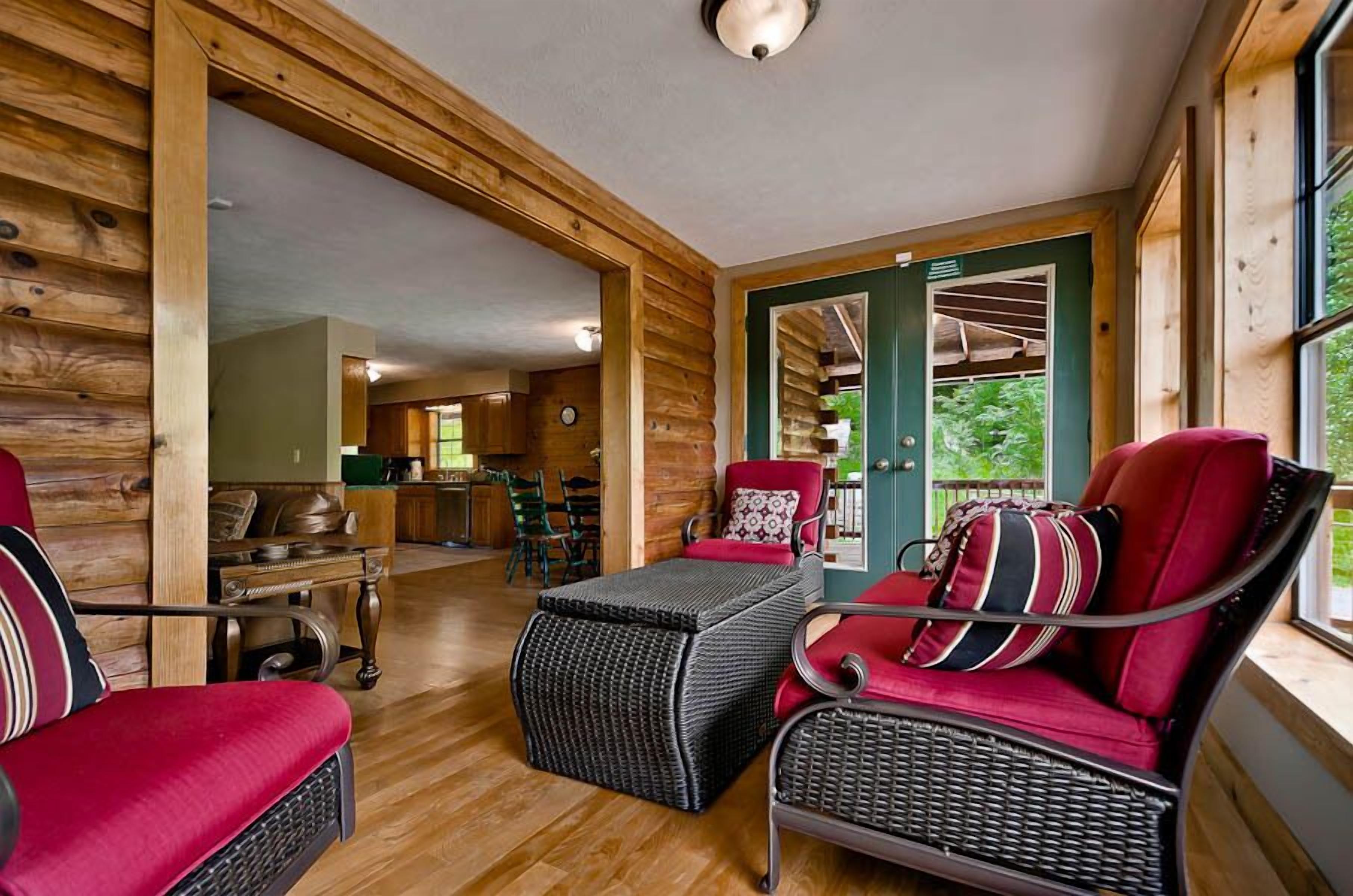 Explore, Play, Relax In This Charming Cabin Nestled Away On Steel Creek 