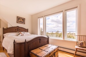 4 多间卧室、办公桌、熨斗/熨衣板、旅行婴儿床