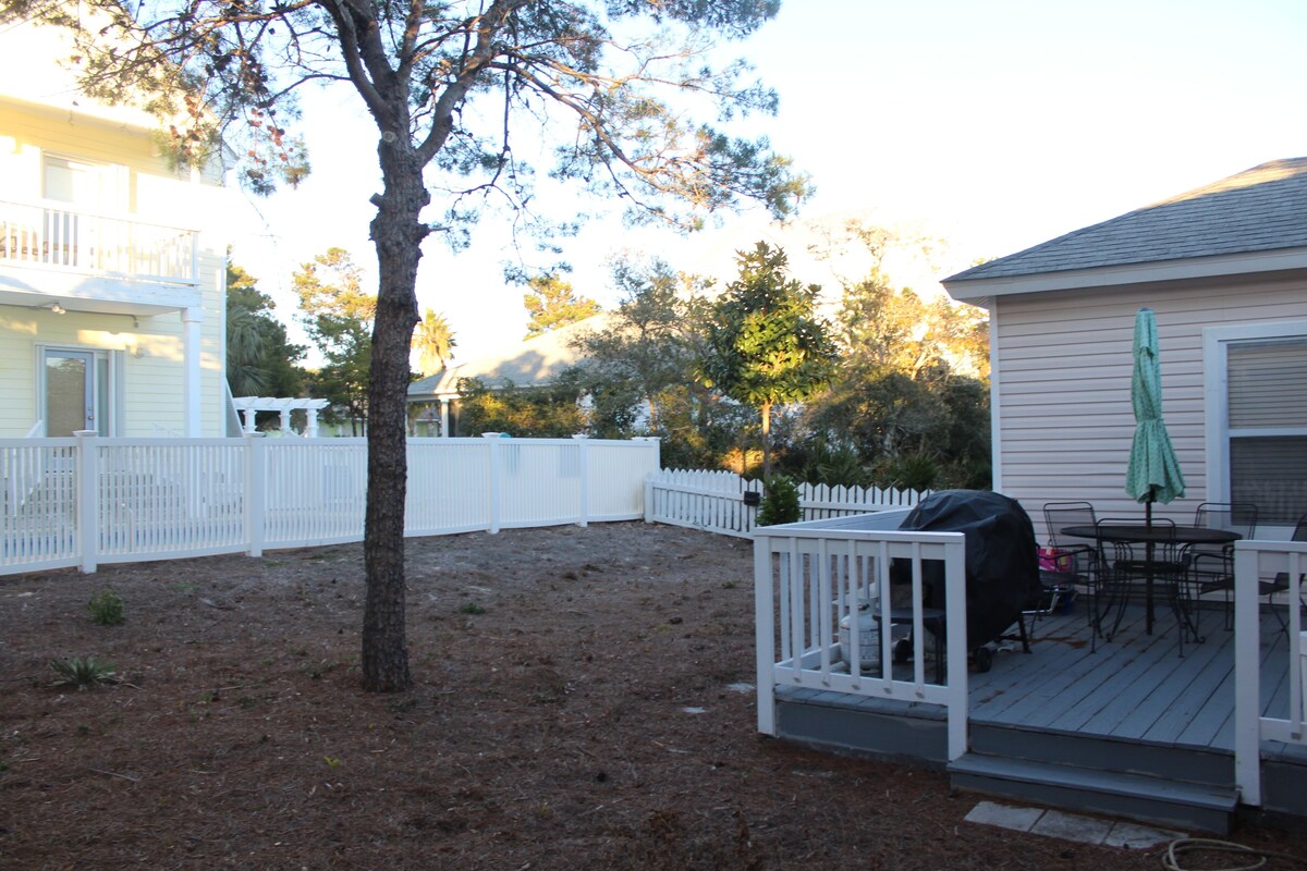 Photo 9 of BEACH COTTAGE 3BR, NEW GOLF CART W/HOUSE, PORCH SWING, 30 STEPS TO POOL, PETS!!!