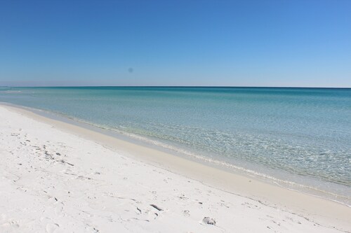 BEACH COTTAGE 3BR, GOLF CART, PORCH SWING, 30 PAS DE LA PISCINE, PROCHE DE TOUT