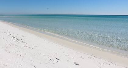 BEACH COTTAGE 3BR, GOLF CART, PORCH SWING, 30 Schritte zum Pool, alles in der Nähe