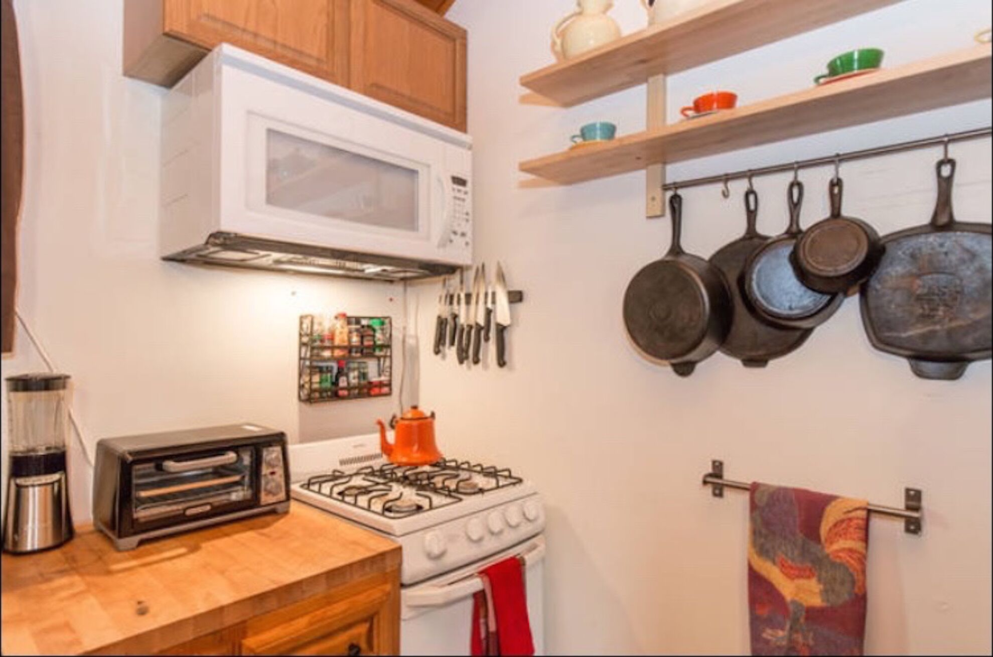 South Pasadena Studio Near Metro