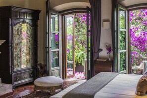 Suite (Principal) | Courtyard view - Casa No Name (San Miguel de Allende)
