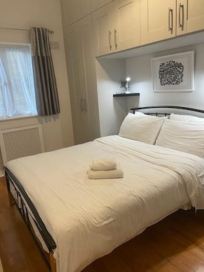 2 dormitorios, tabla de planchar con plancha, wifi gratis y ropa de cama