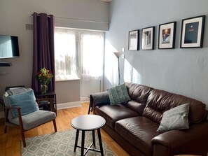 Smart TV, books, printers - Heart of the City, Luxury Apt, 5 Star Reviews, beside Temple Bar (North City)