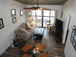 Smart TV, DVD player, music library, video library - Mariner of Marco, 2 Bedroom, 2 Bath, Gulf view, across the street from beach (Marco Island)