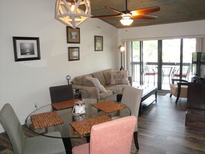 TV connectée, lecteur de DVD, médiathèque, vidéothèque