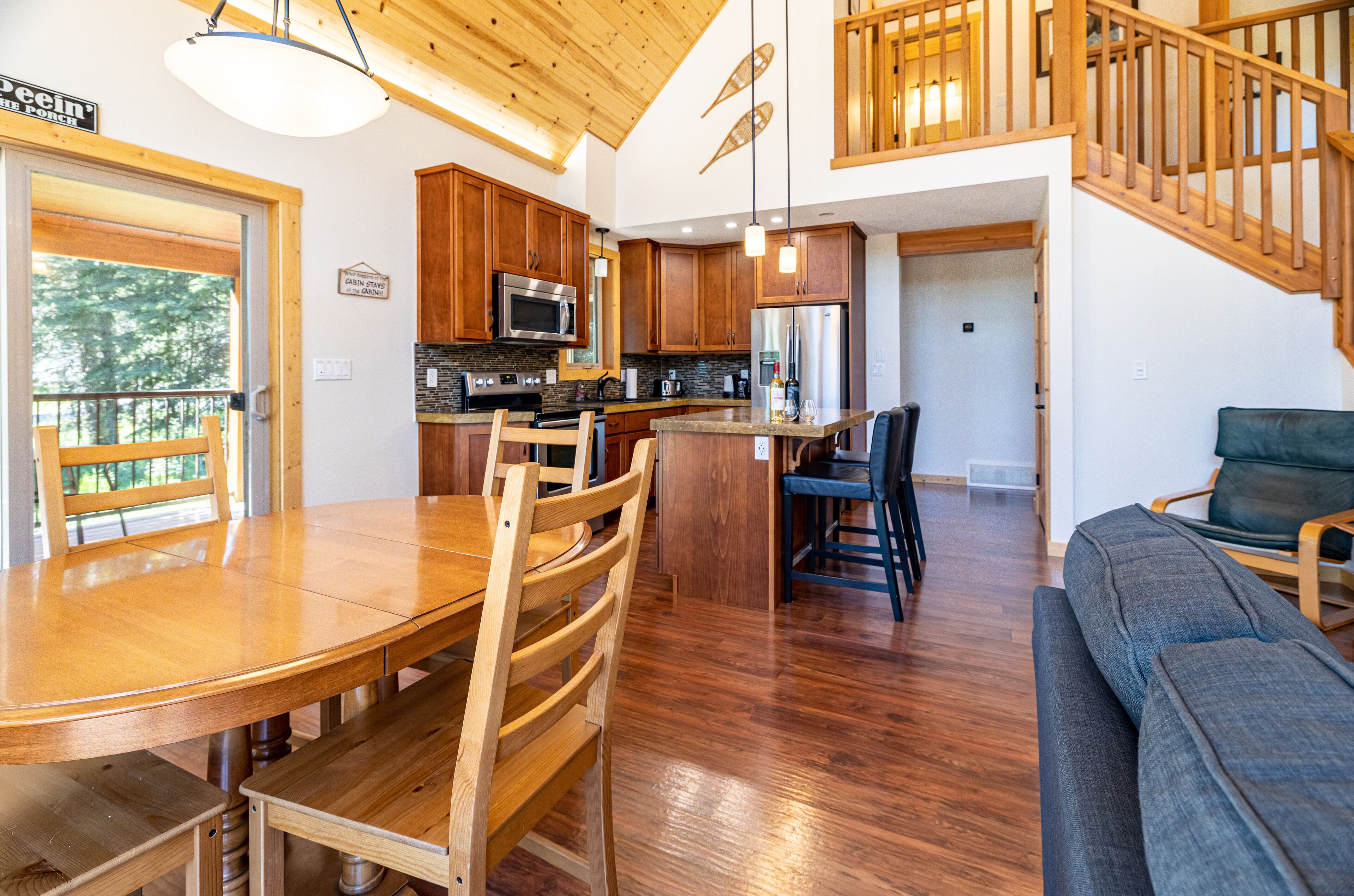 Kim's Cabin Nordegg Escape - Pet Friendly