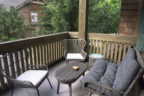 Property grounds - Spacious & Quiet Townhome Ideal Year-Round Location, Private Entrance (Whistler)