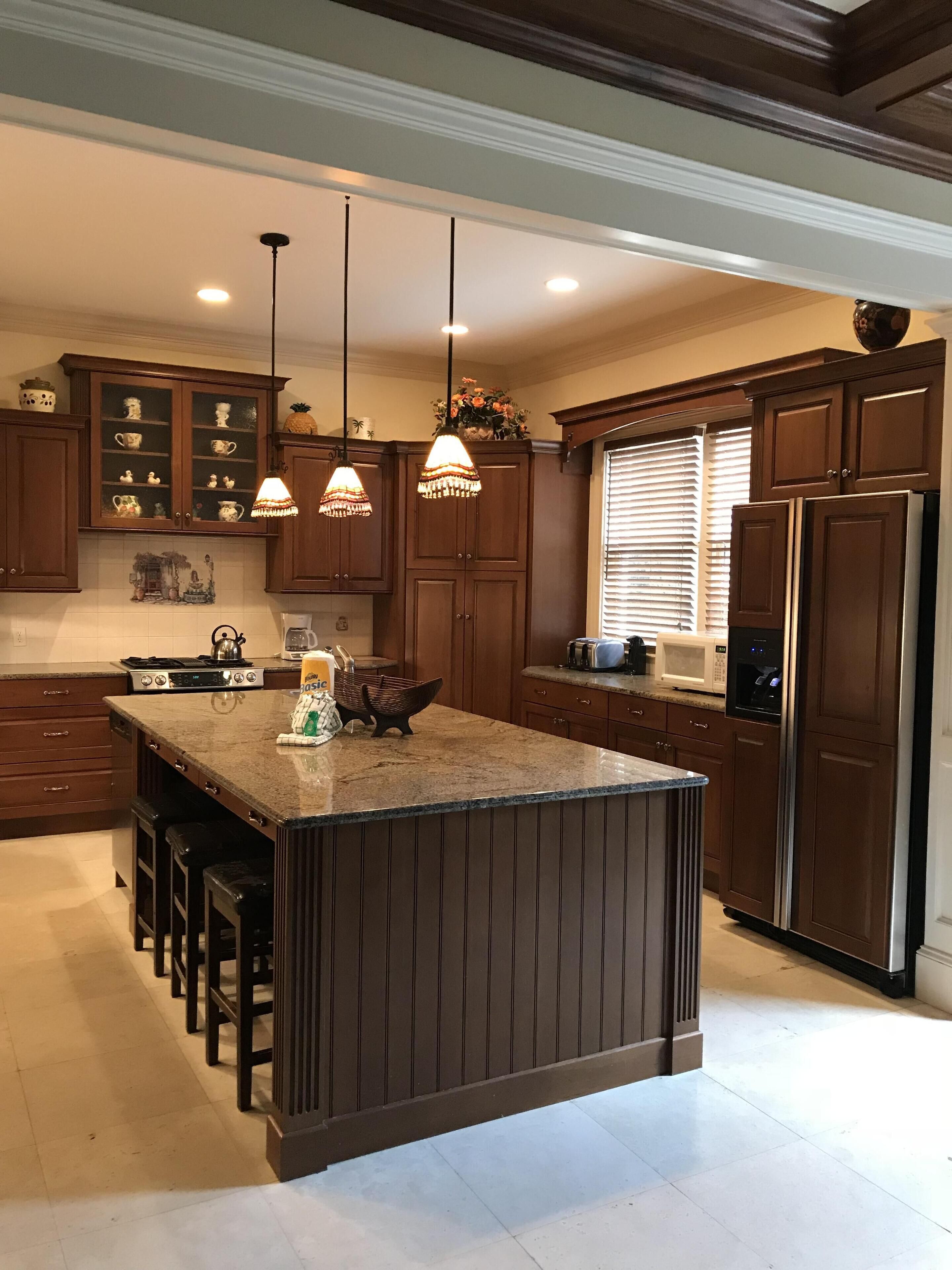 4th Row, Close to Beach and Coligny, 2 Masters, Private Pool/Hot Tub