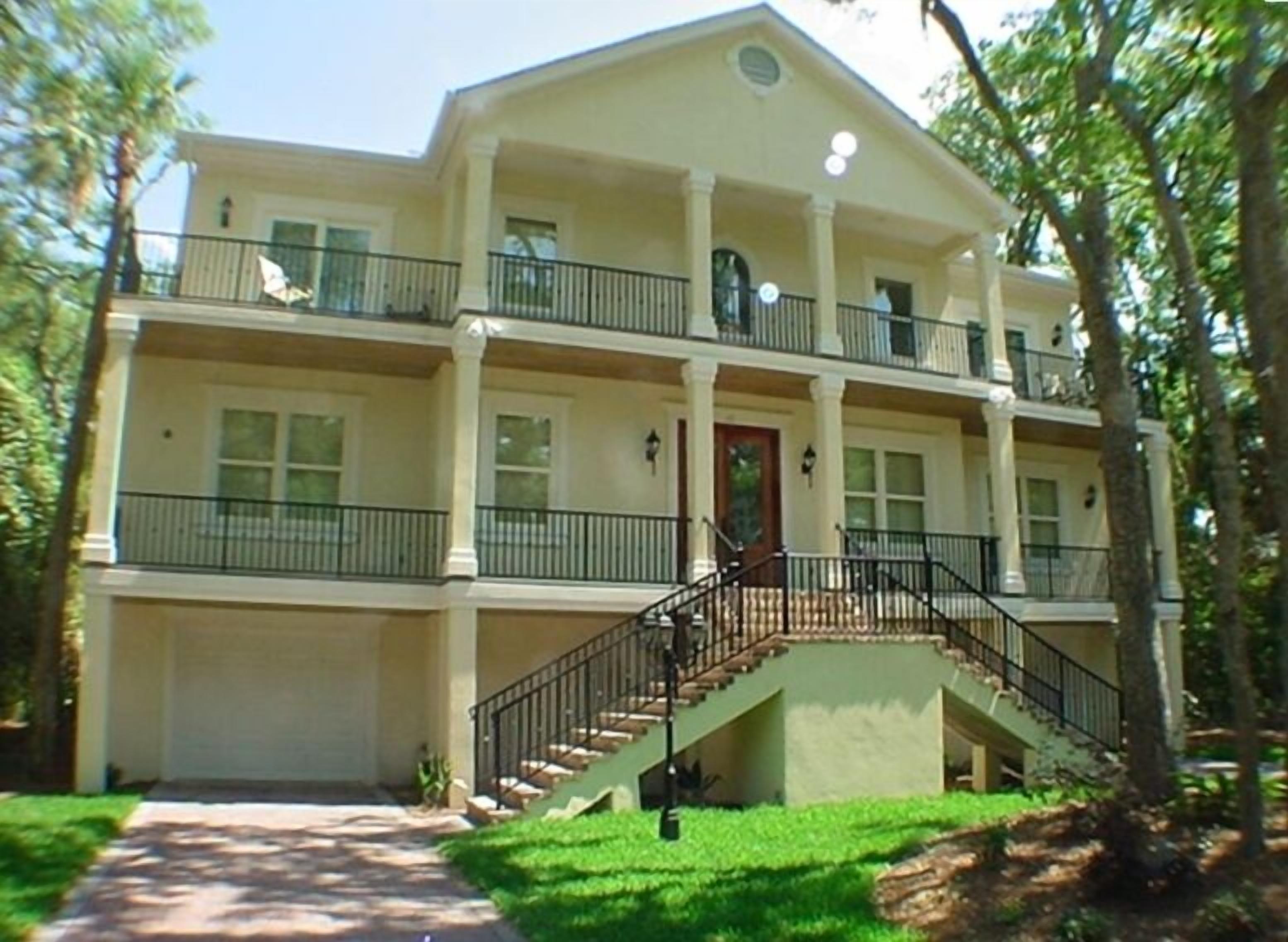 4th Row, Close to Beach and Coligny, 2 Masters, Private Pool/Hot Tub