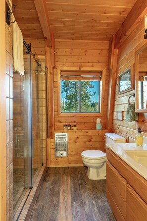 Combined shower/bathtub, hair dryer, towels, toilet paper