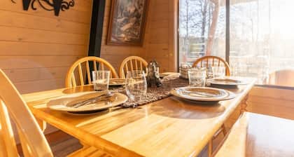 Wolf Hollow - Serene, Cozy Cabin Located 31 miles from YNP with A/C and hot tub