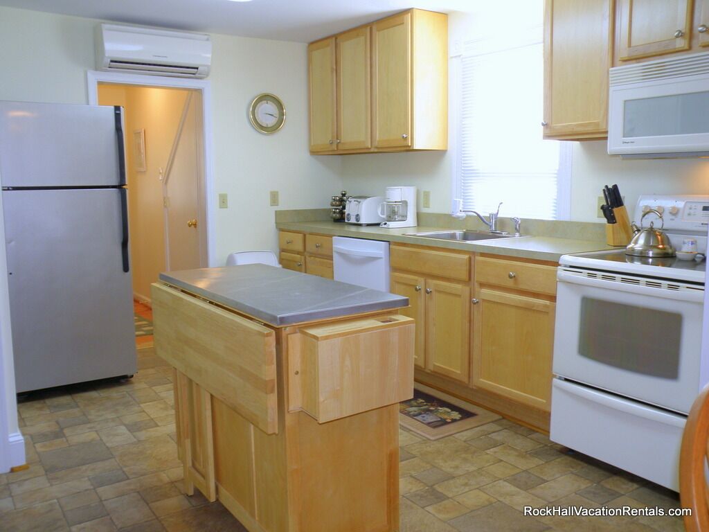 Beautiful Retreat Located in Rock Hall - walk to everything!