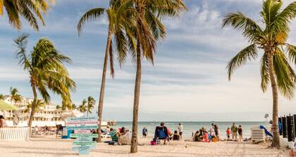 Key West Cockadoodle Cottage on Duval - 2 Bedroom Cottage on Duval St w Parking