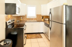 Fridge, microwave, oven, stovetop - Key West Cockadoodle Cottage on Duval - 2 Bedroom Cottage on Duval St w Parking (Key West)