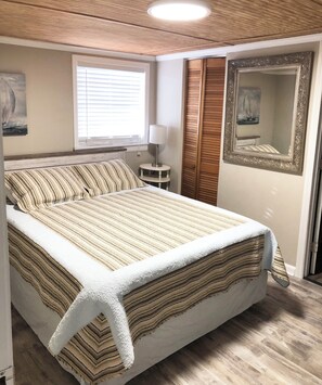 3 chambres, fer et planche à repasser, lit de bébé portatif