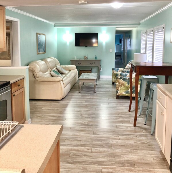 Smart TV, reproductor de DVD, videoteca y estéreo 